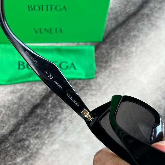 Bottega Veneta BV1121S Sharp Wayfarer Black Sunglasses - Picture 7 of 8